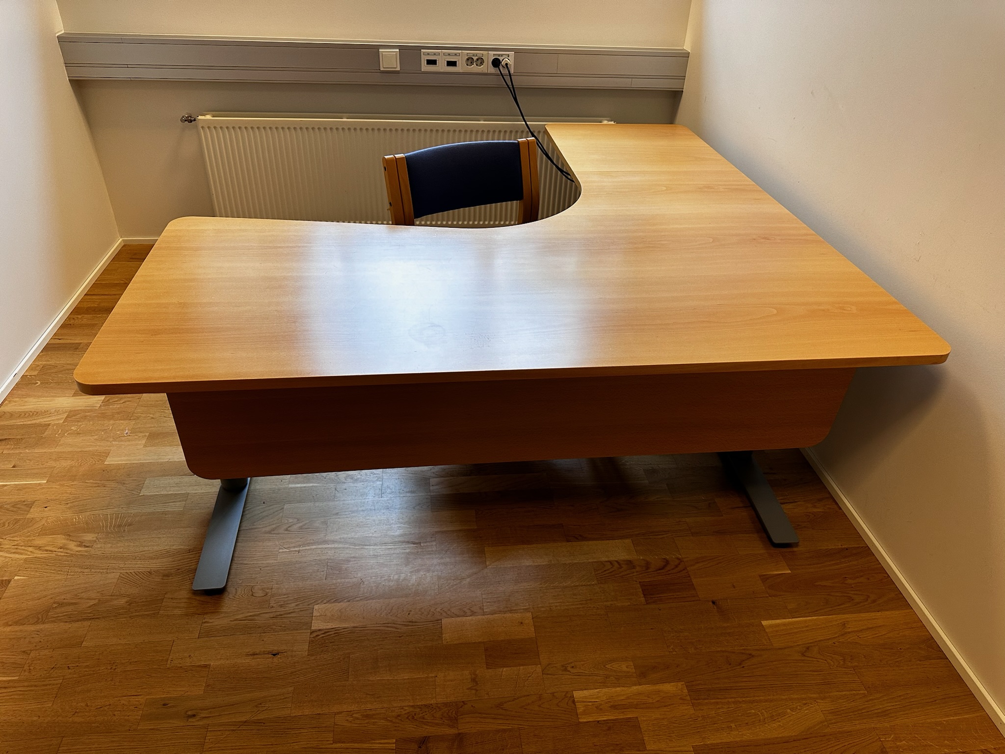 SELT / SOLD Rafmagnshornborð frá Á. Guðmundsson