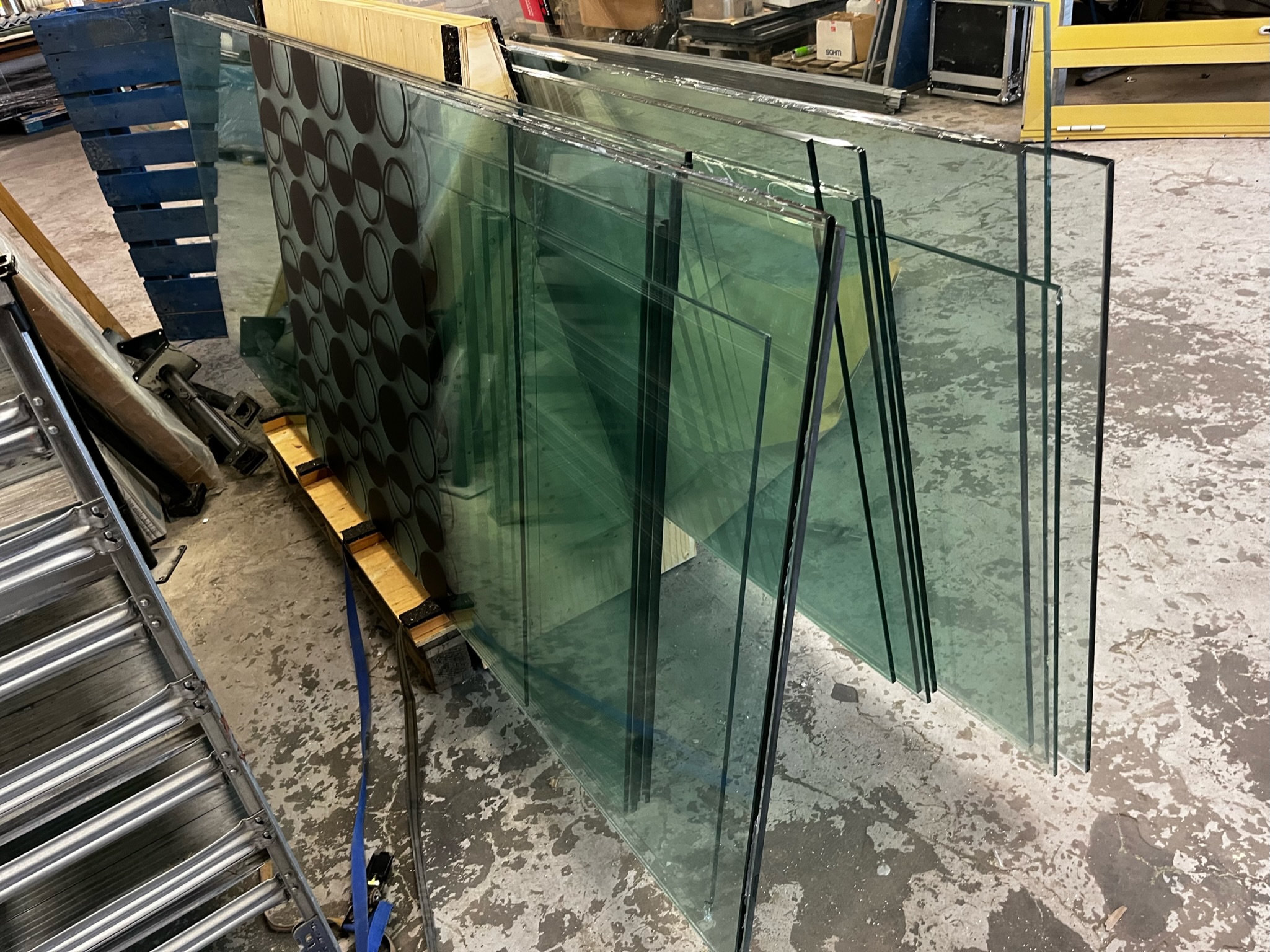 SELT / SOLD Glerveggir - hert gler 4