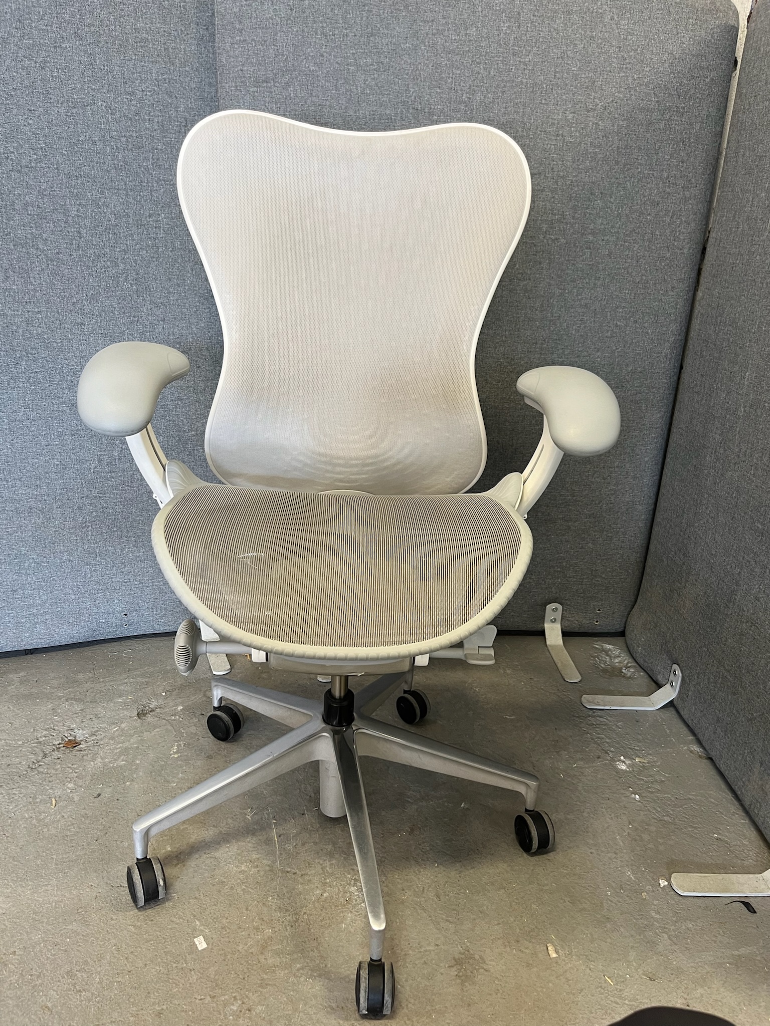 SELT / SOLD Herman Miller Mirra 2 skrifborðsstóll frá Pennanum 2