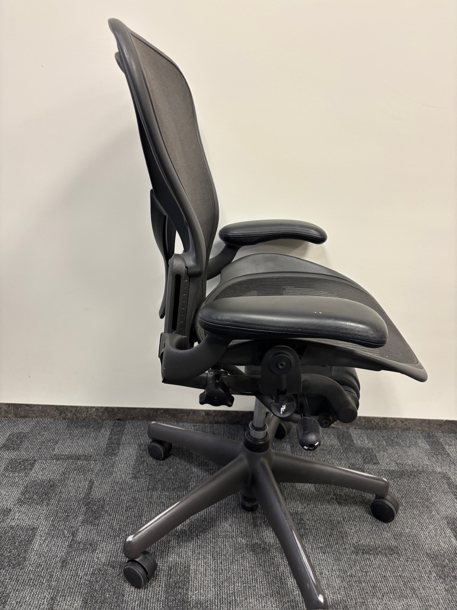 SELT / SOLD Herman Miller Aeron, B stærð 11
