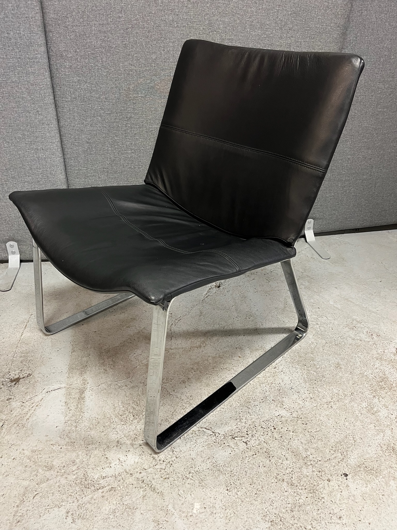 SELT / SOLD Hönnunar leðurstóll
