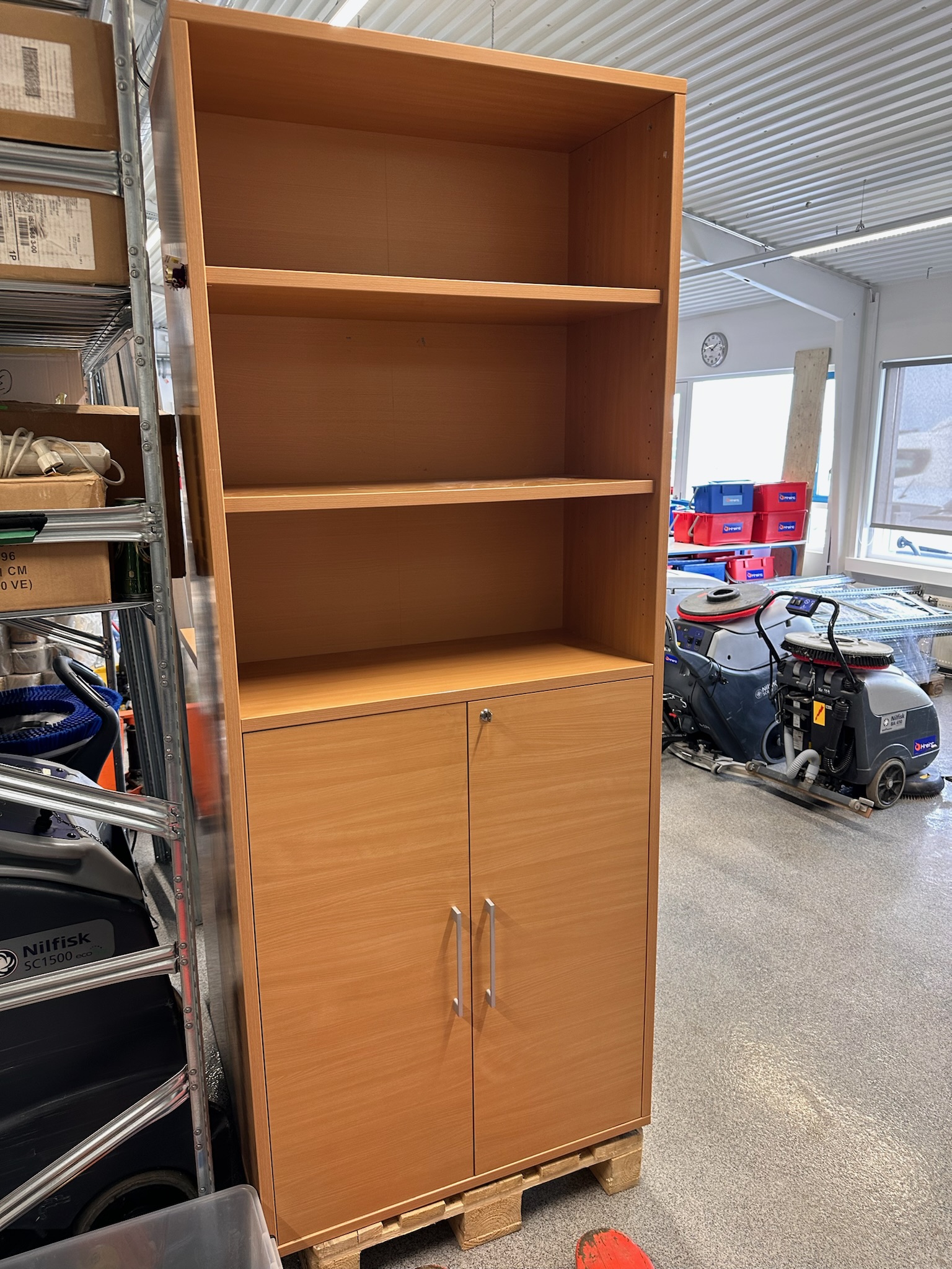 SELT / SOLD Læsanlegur skrifstofuskápur, H220 x B90 x D40 sm. 3