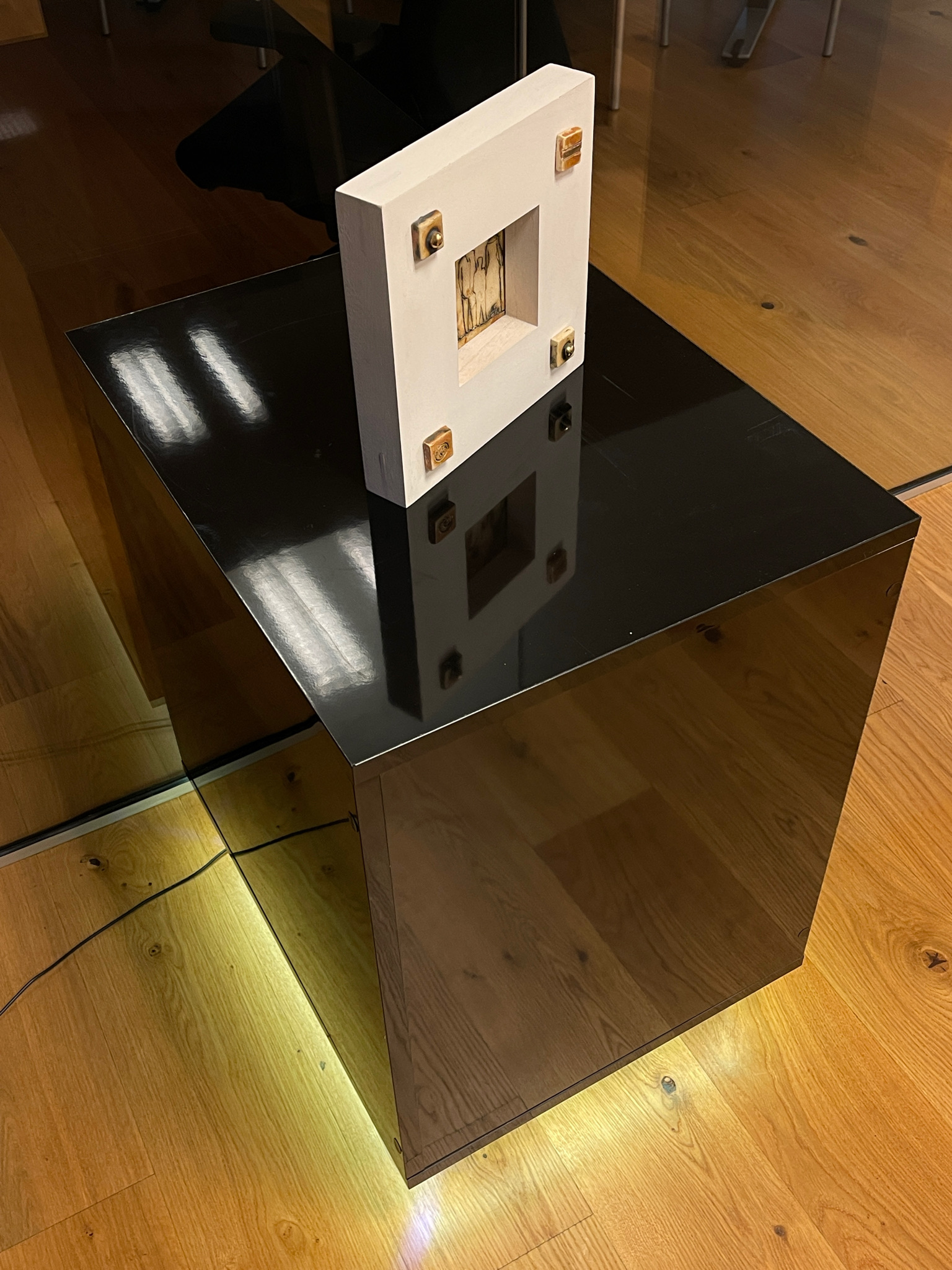 SELT / SOLD Sýningarbox m.ledlýsingu 6