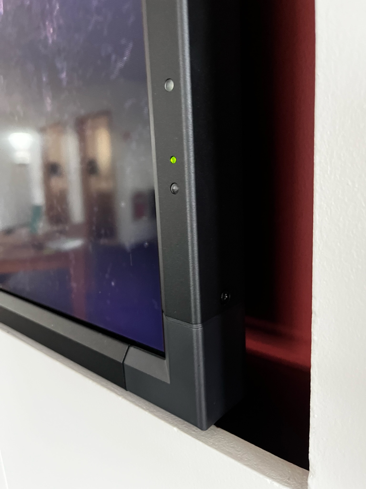 SELT / SOLD NEC upplýsingaskjár - 83'' 6