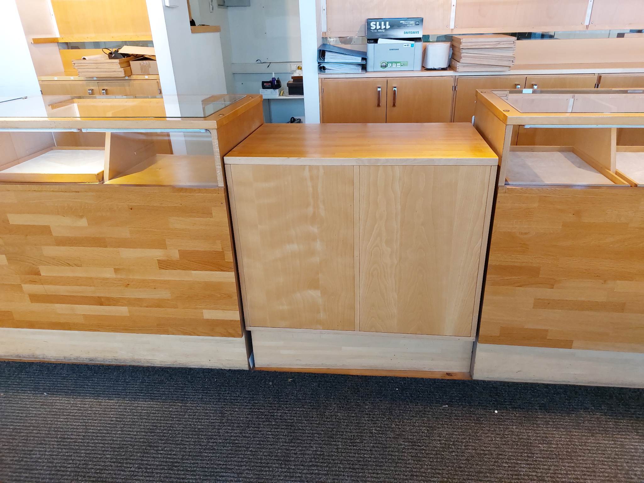 SELT / SOLD - Glæsilegt verslunarborð - afgreiðsluborð 8