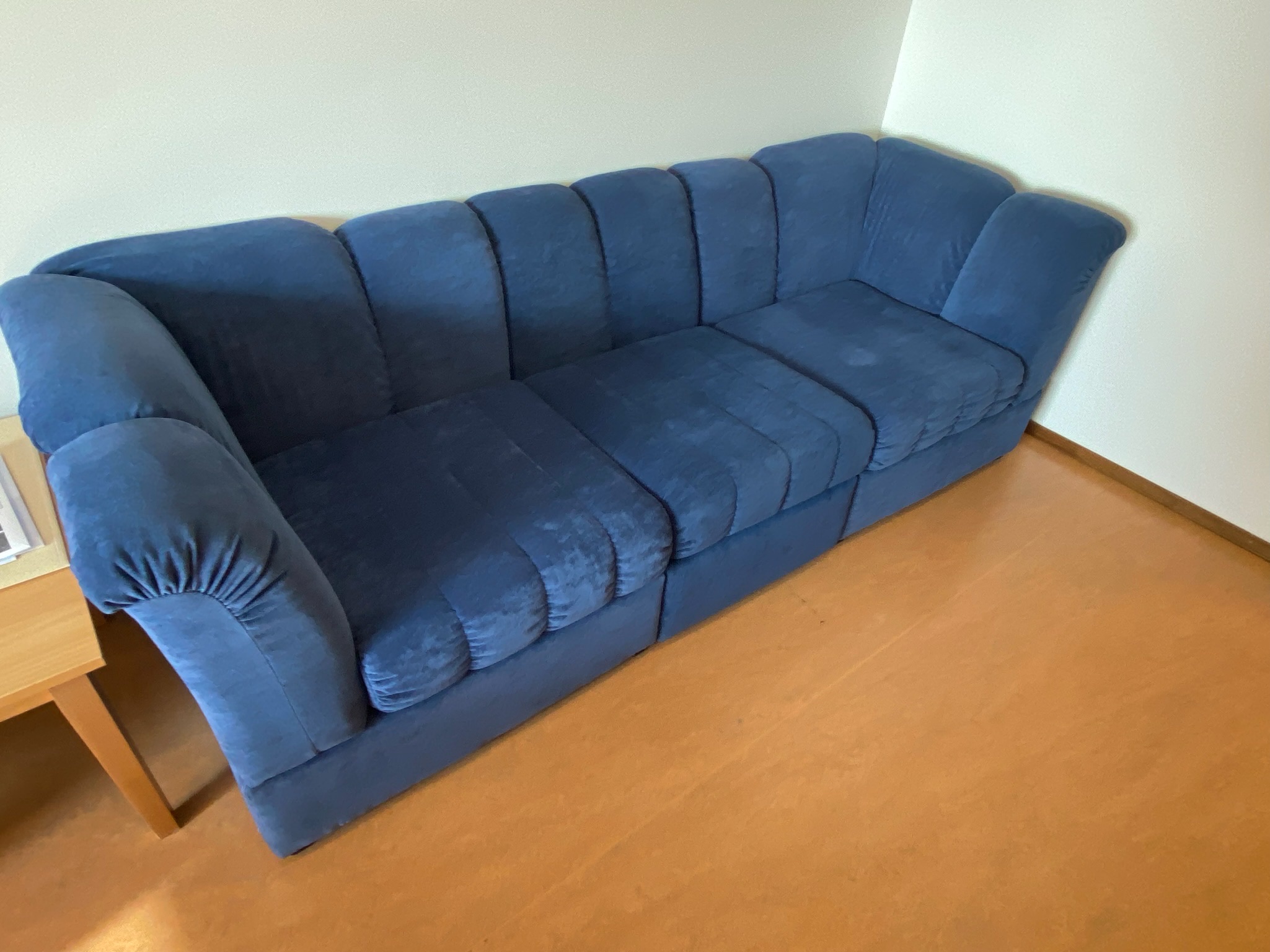 SELT / SOLD - Velvet sófi blár 3ja manna (1 stk.) 13