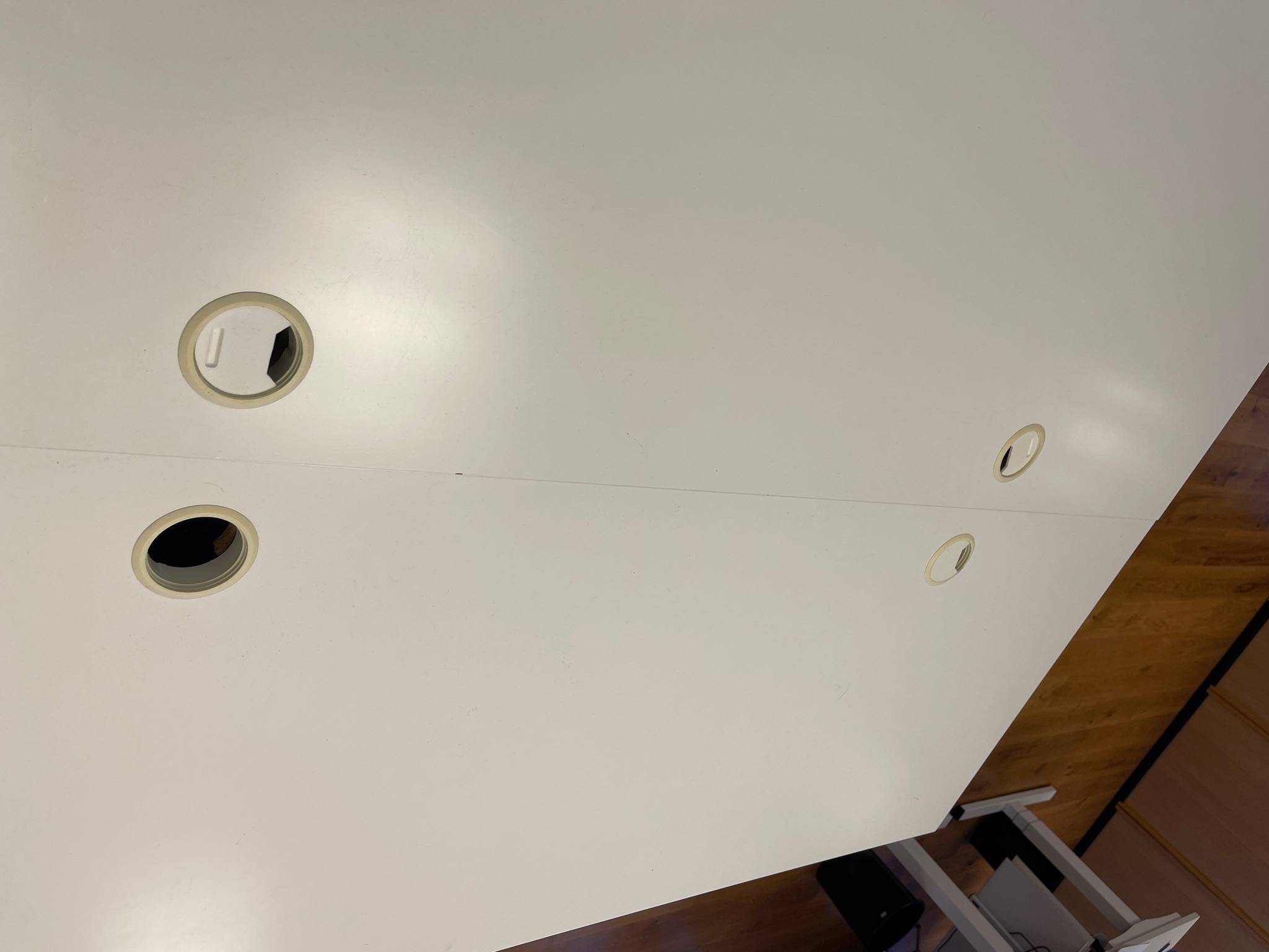 Selt/Endurnýtt-Skápa & sýningareyja 240x120 H90 m.dokkugötum 8