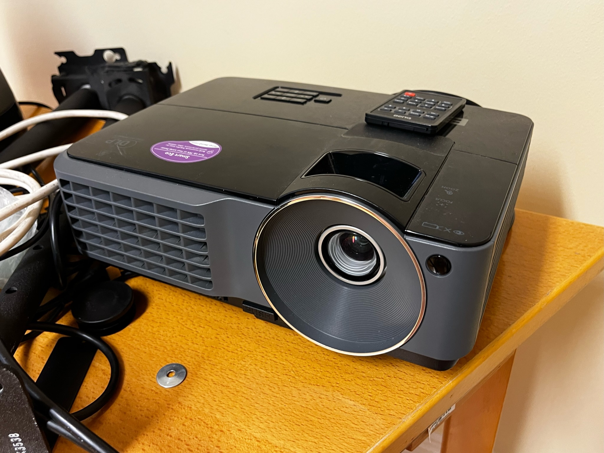 SELT / SOLD BENQ myndvarpi HDMI m.loftafestingu 7