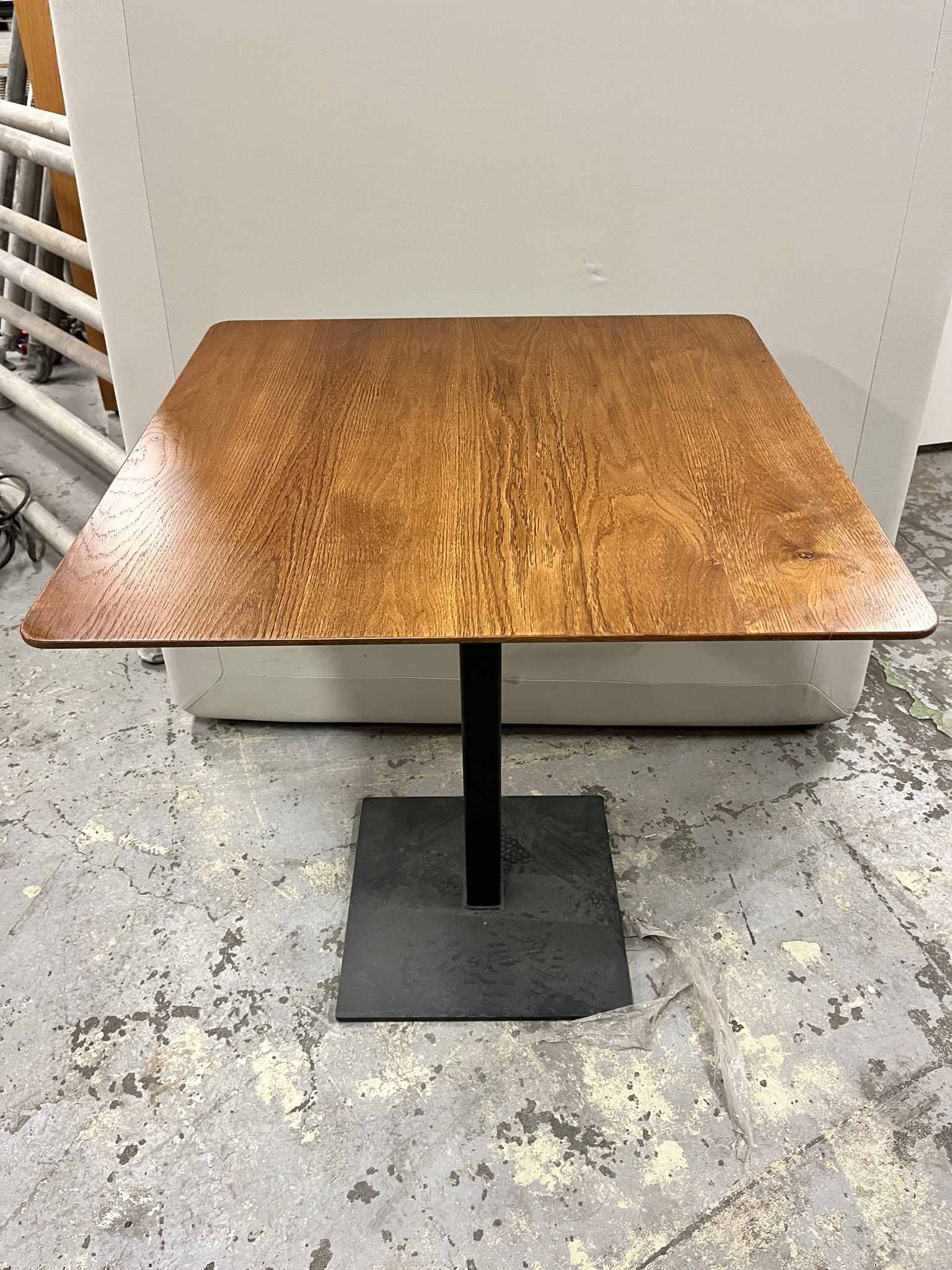 SELT /SOLD Eldhús/kaffihúsaborð 70 x 70