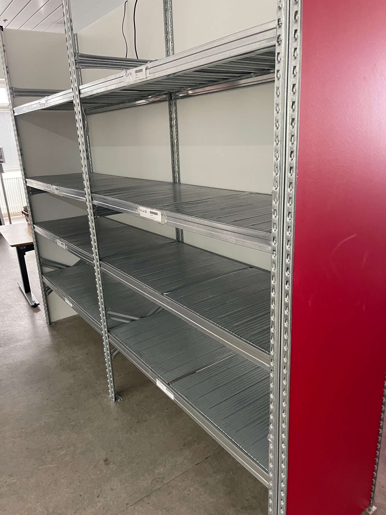SELT / SOLD Ísold hillurekkar H211 sm (2 stk.)