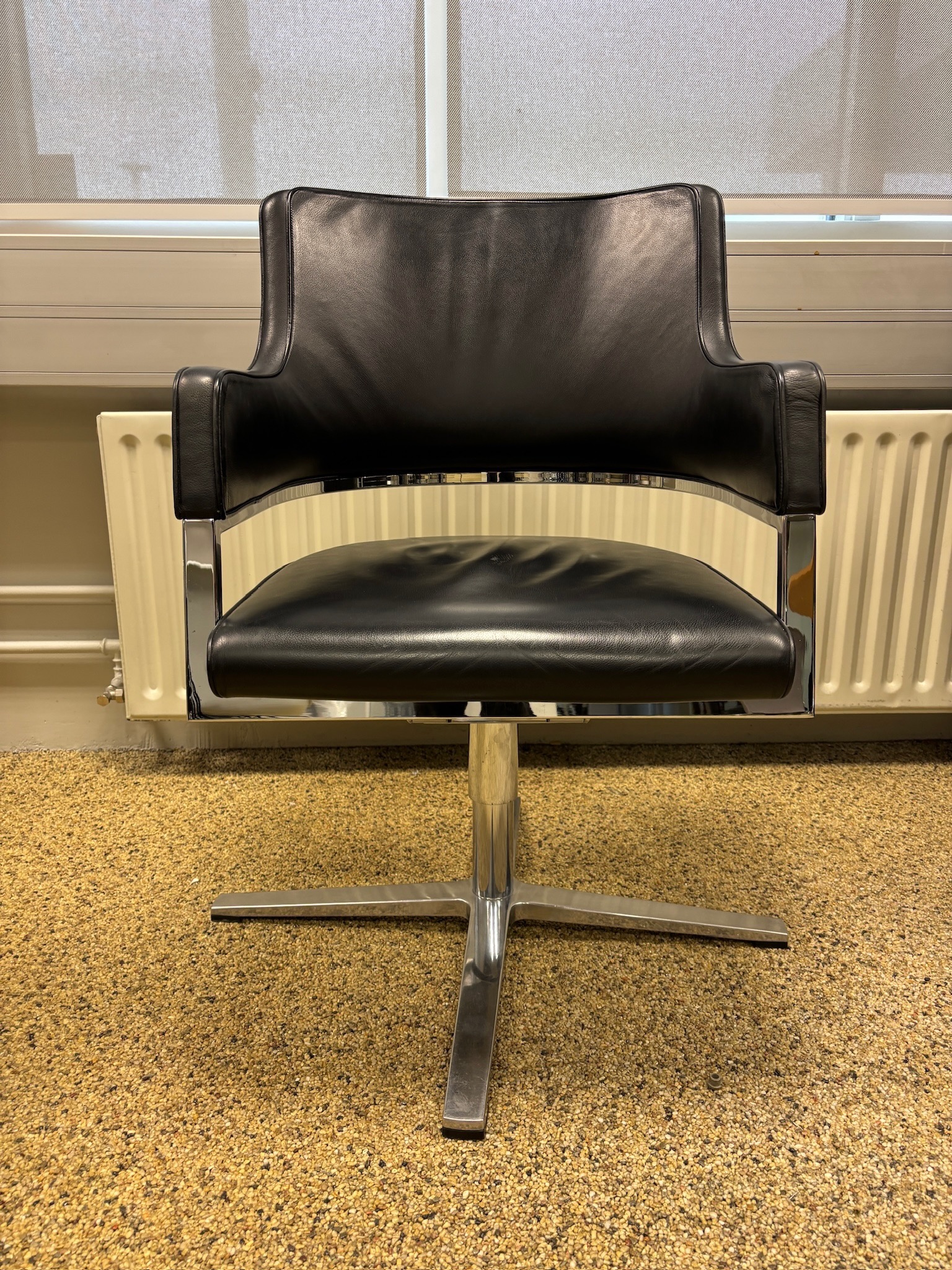 SELT / SOLD Brunner design fundarstóll (2 stk.) 2