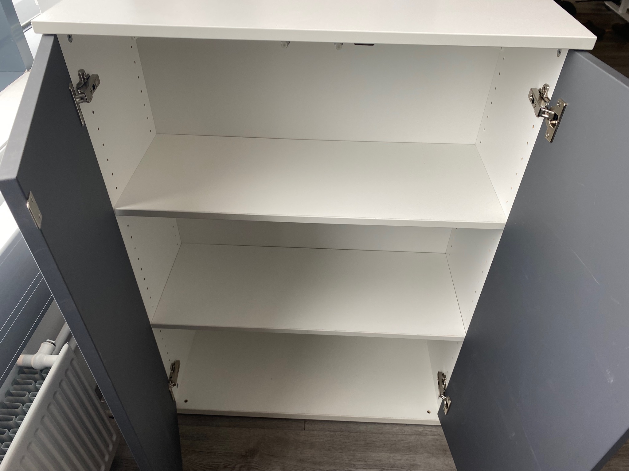 SELT / SOLD Skrifstofuskápur, hvítir/gráir frá ÁG, H109 x B80 x D34 sm 5