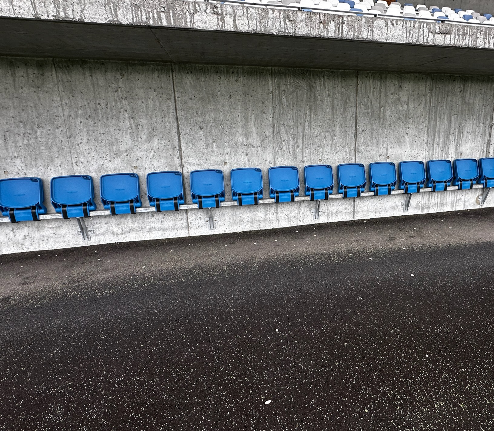 Ónotuð áhorfendasæti / stúkusæti / stúka (98 stk.) 2