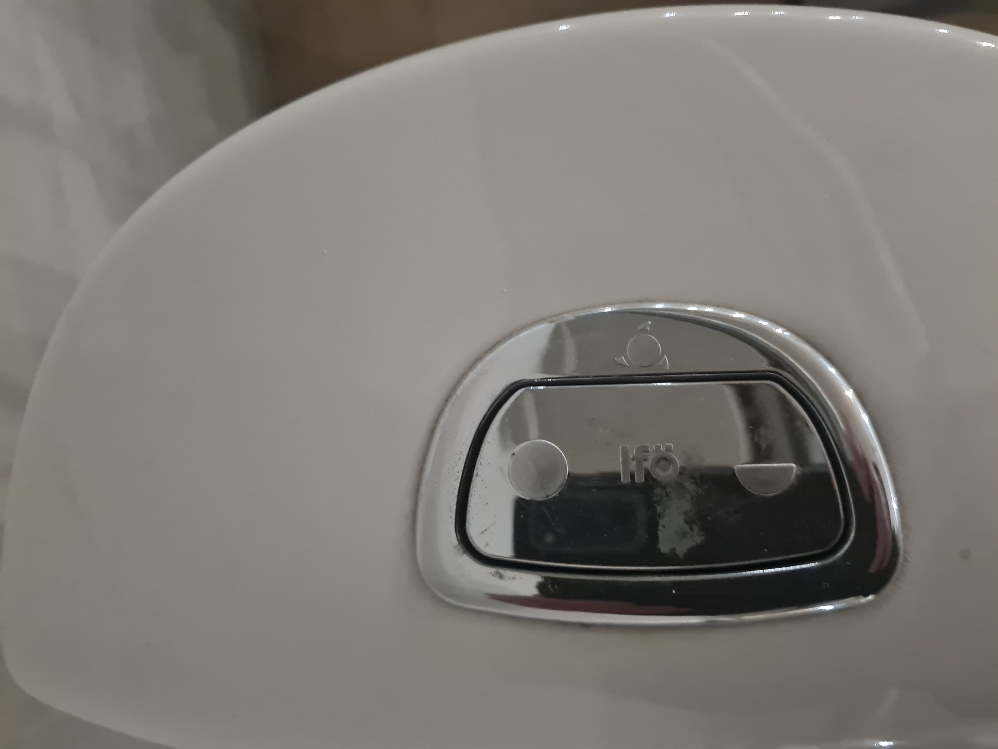 SELT / SOLD - Klósett frá lfö 2