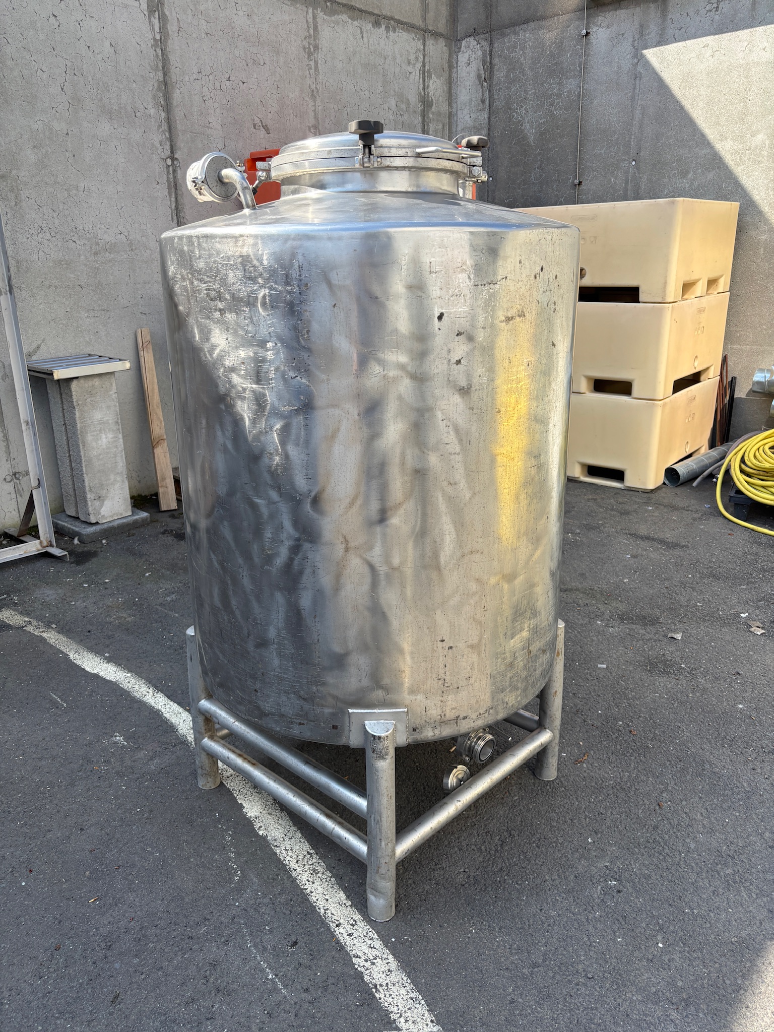 SELT / SOLD Ryðfrír tankur, 300 lítrar