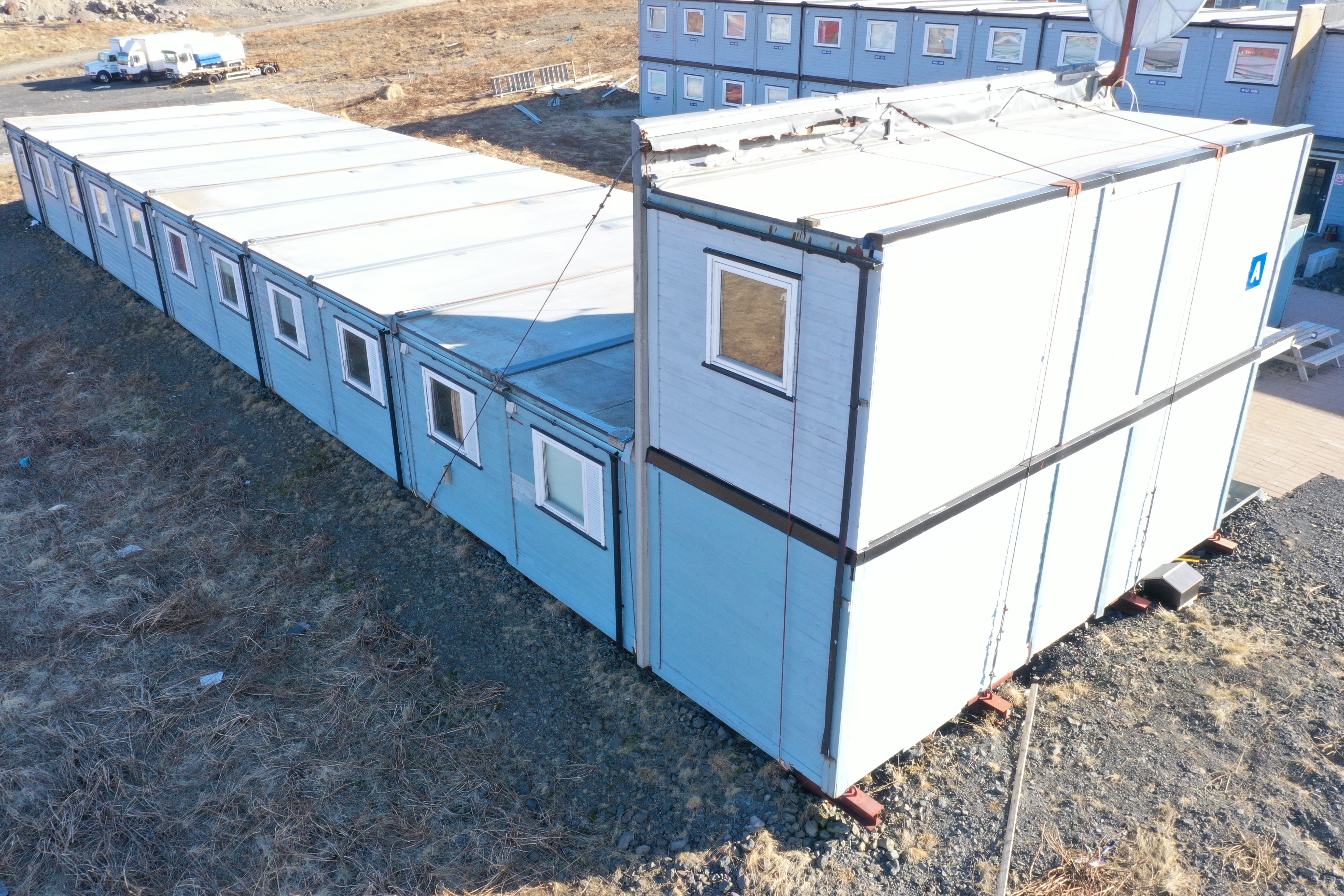 SELT / SOLD - Smáhýsi - hótel - hostel - vinnubúðir - 13 stk., 270 fm.