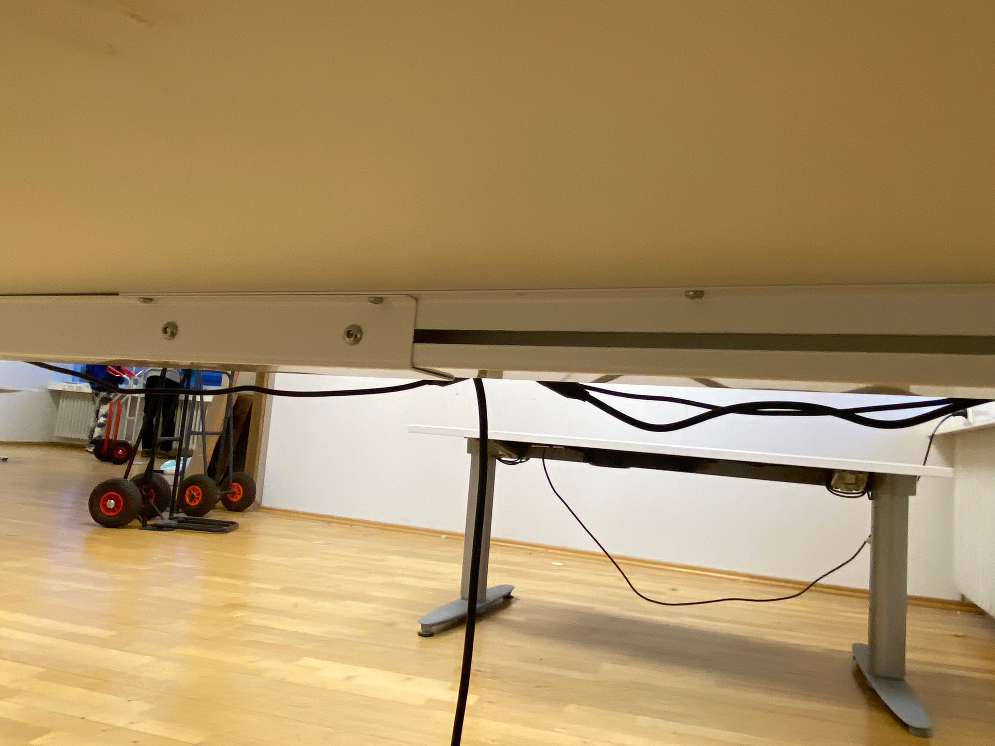 SELT/SOLD Rafmagnsborð hvítt frá Pennanum, 180 x 80 sm. 6
