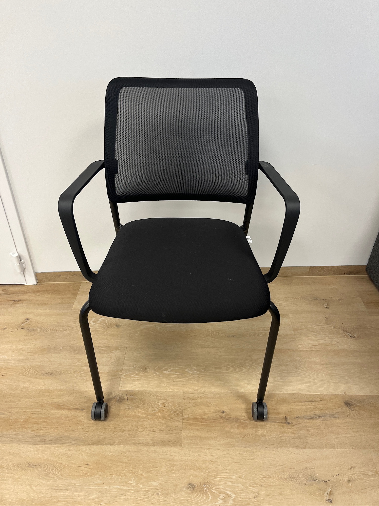 SELT / SOLD DAUPHIN fundarstóll á hjólum frá Pennanum, ónotaðir 2