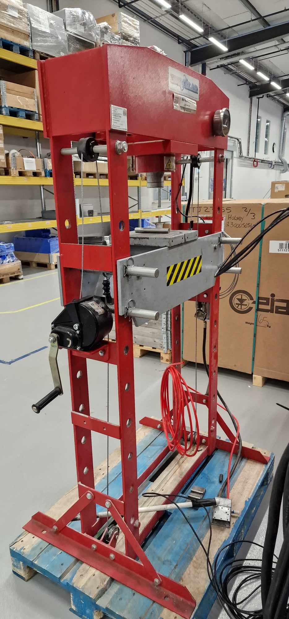SELT / SOLD - 50 tonna vökvapressa - legupressa - HOLTZMANN 2