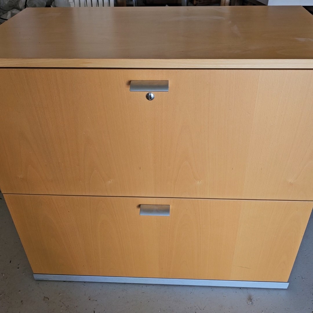SELT / SOLD Skápur með 2 skjalaskúffum frá Pennanum, H72,5 x B80 x D42 sm.