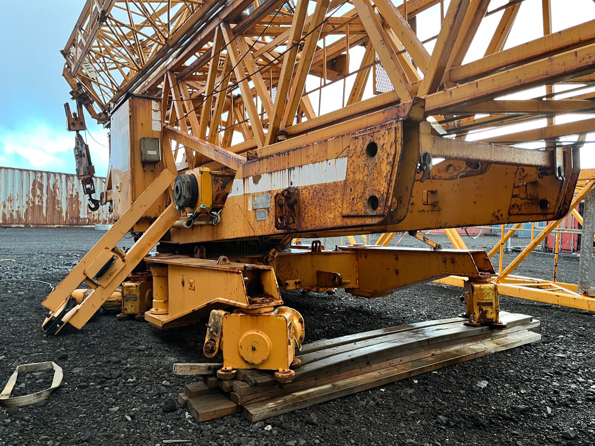 SELT / SOLD - Endurnýtt - Liebherr byggingakrani 63K AB 0325 4