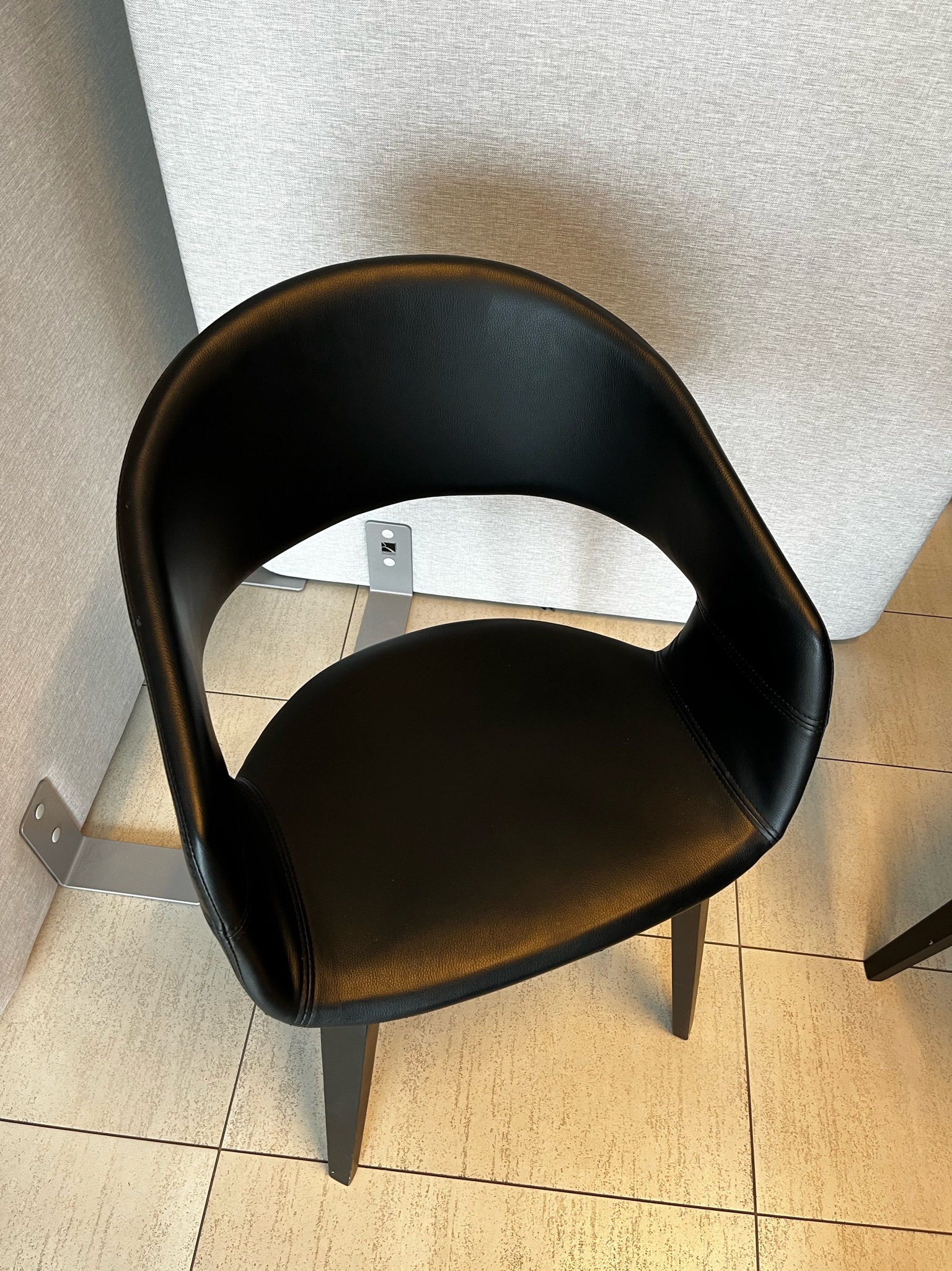 SELT / SOLD Flottir borðstofustólar - leður (14 stk.) 2