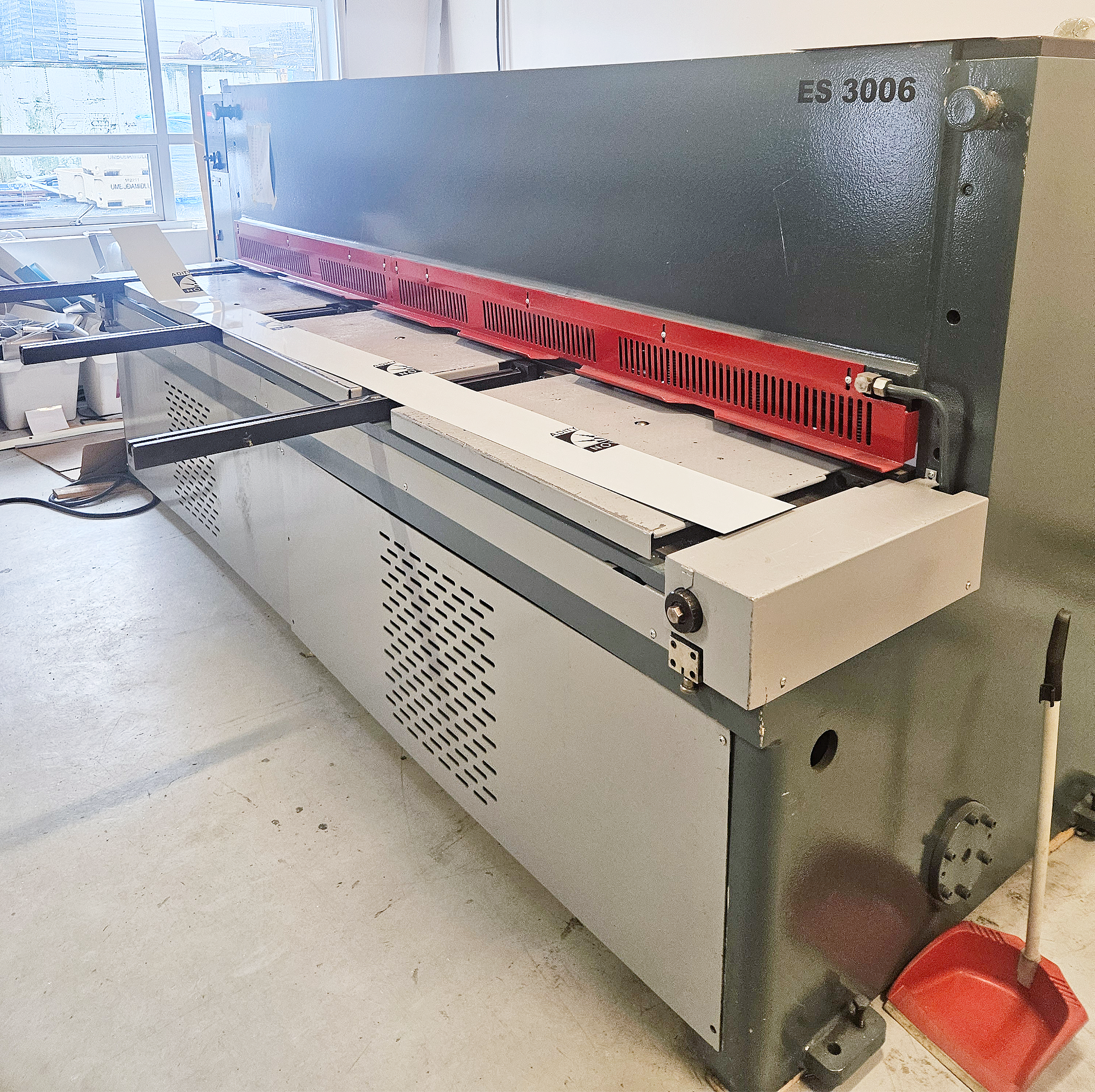 Durmazlar ES 3006 – öflug plötuklippa (6 mm / 3 m)