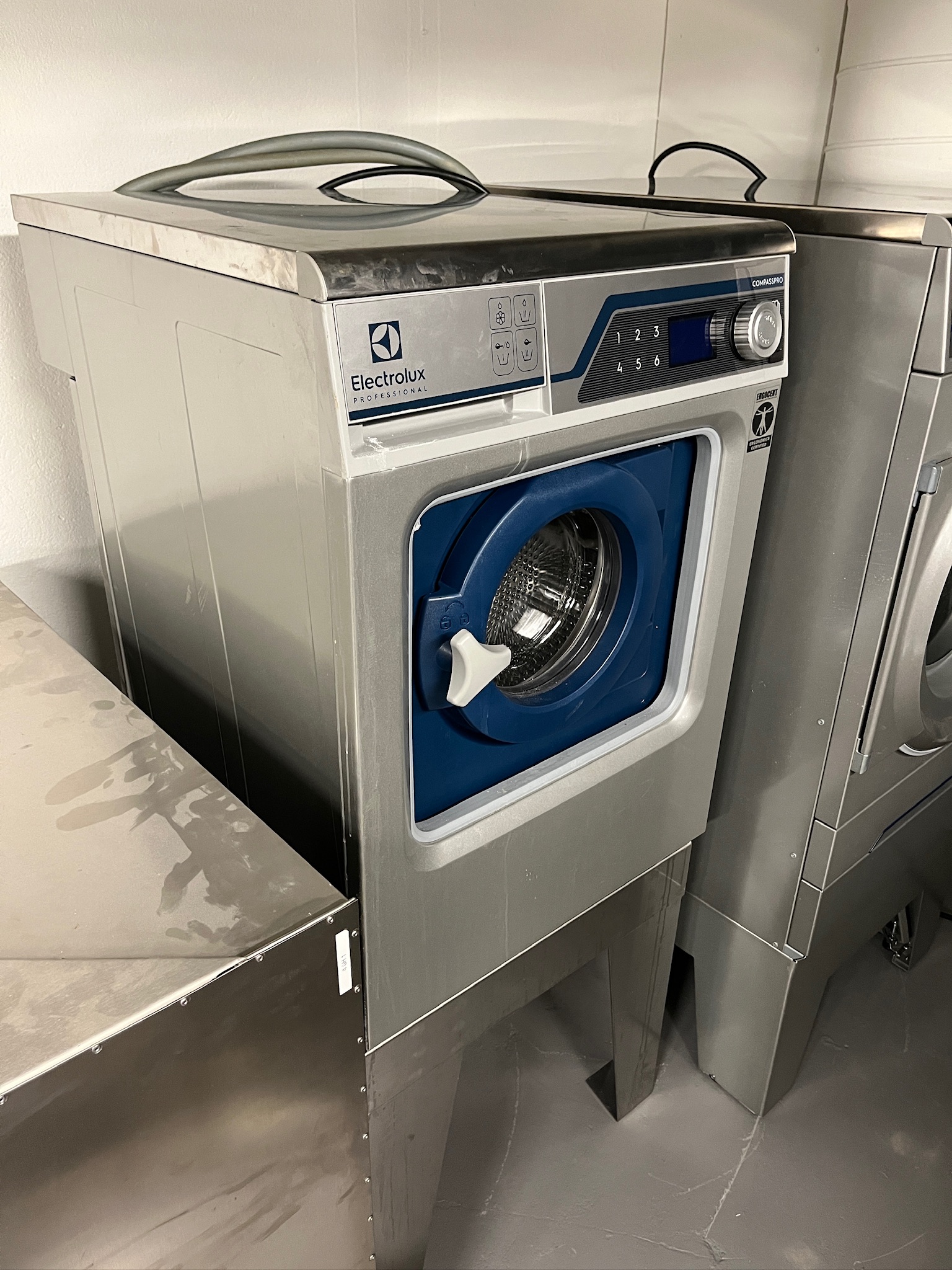 SELT / SOLD Electrolux WH6-6 iðnaðarþvottavél 6-14 kg. 2