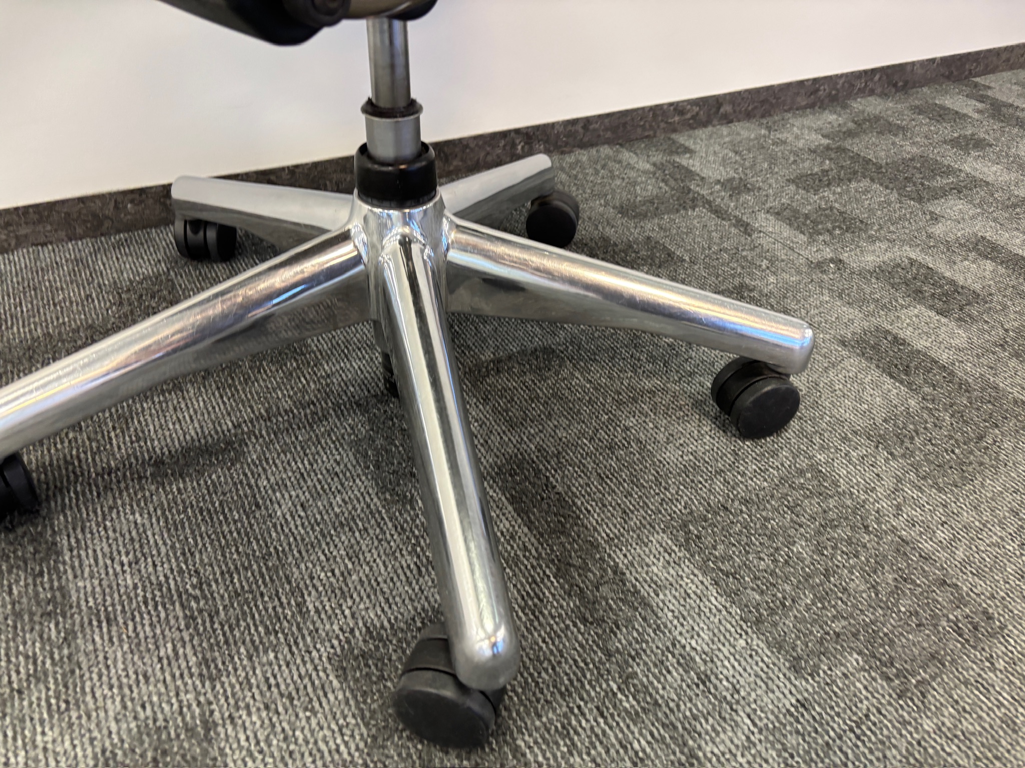 SELT / SOLD Herman Miller Aeron, B stærð 15