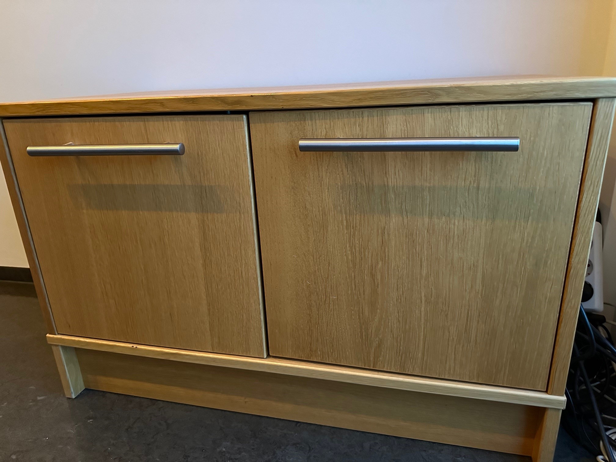 SELT / SOLD Skrifstofuskápur frá Á. Guðmundsson