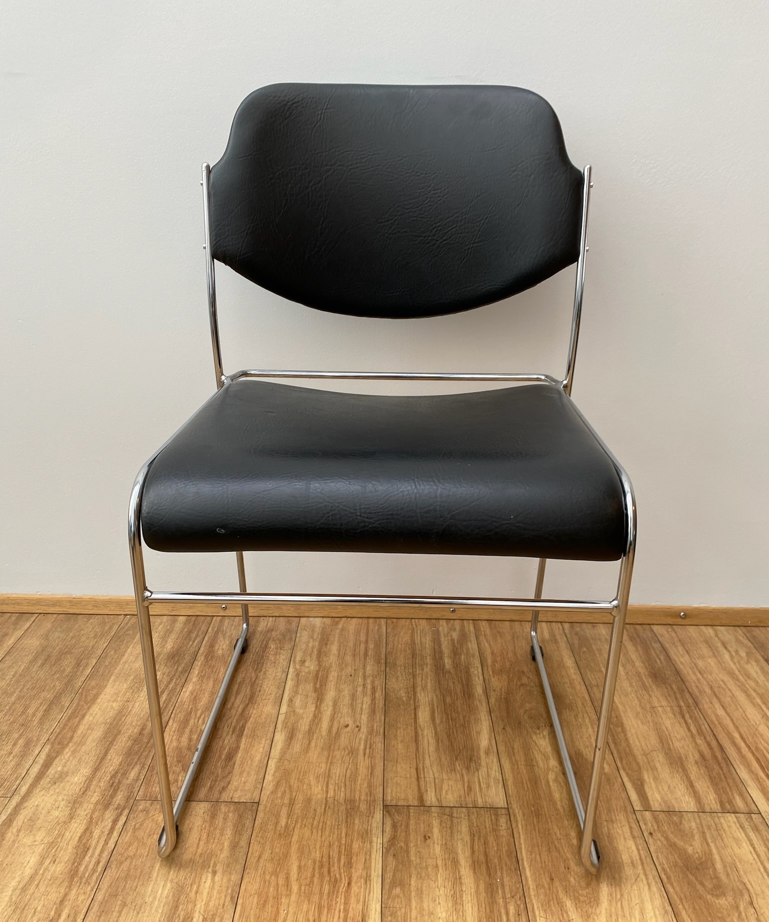 SELT / SOLD Fundar/biðstofustólar - leður - staflanlegir (43 stk.)