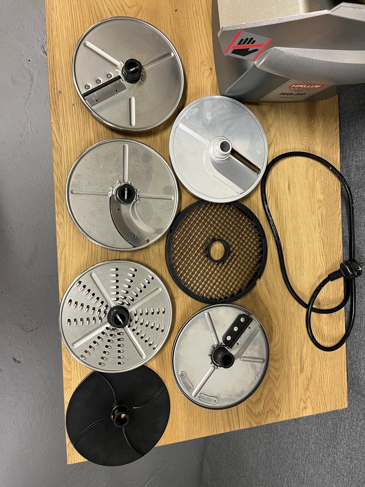 SELT / SOLD HALLDE Matvinnslutæki, L33 x B25 x H47 sm. 5