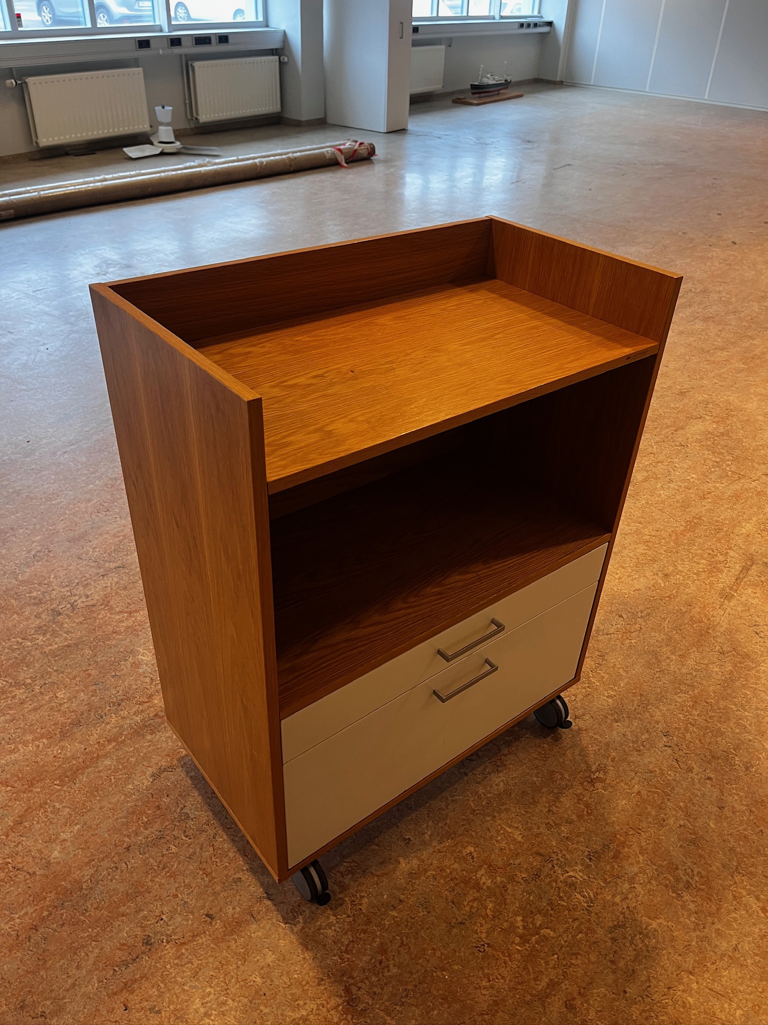 SELT / SOLD Skrifstofuskápur á hjólum frá Á. Guðmundsson 2