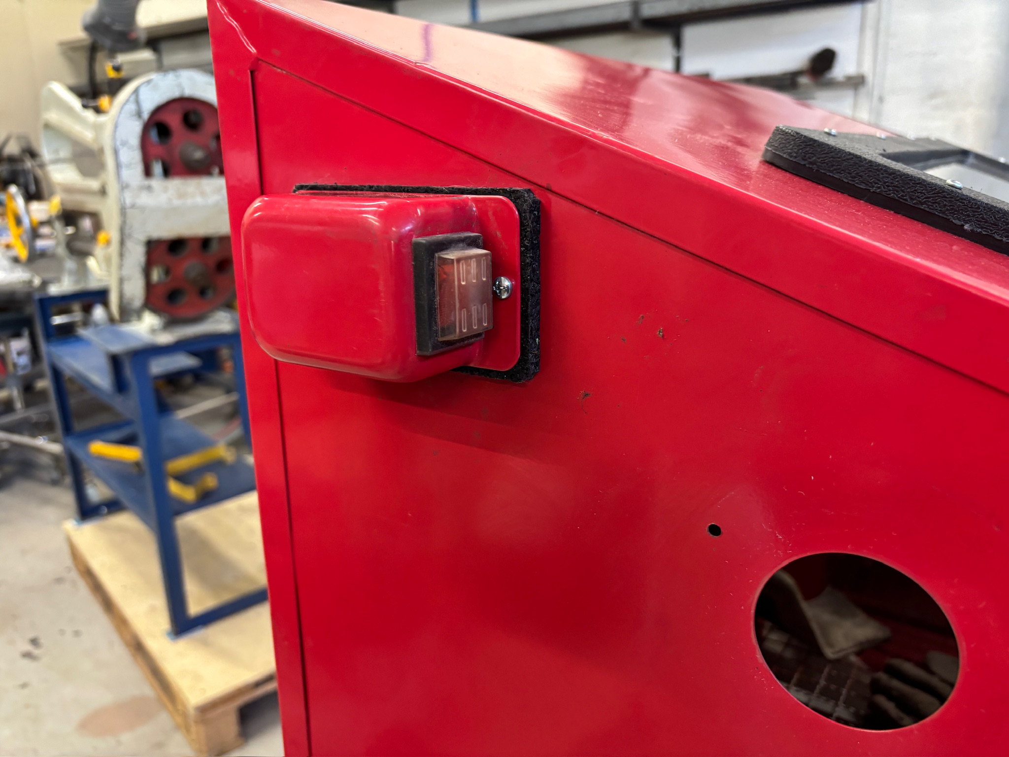 SELT / SOLD Torin Big Red sandblásturskassi 6