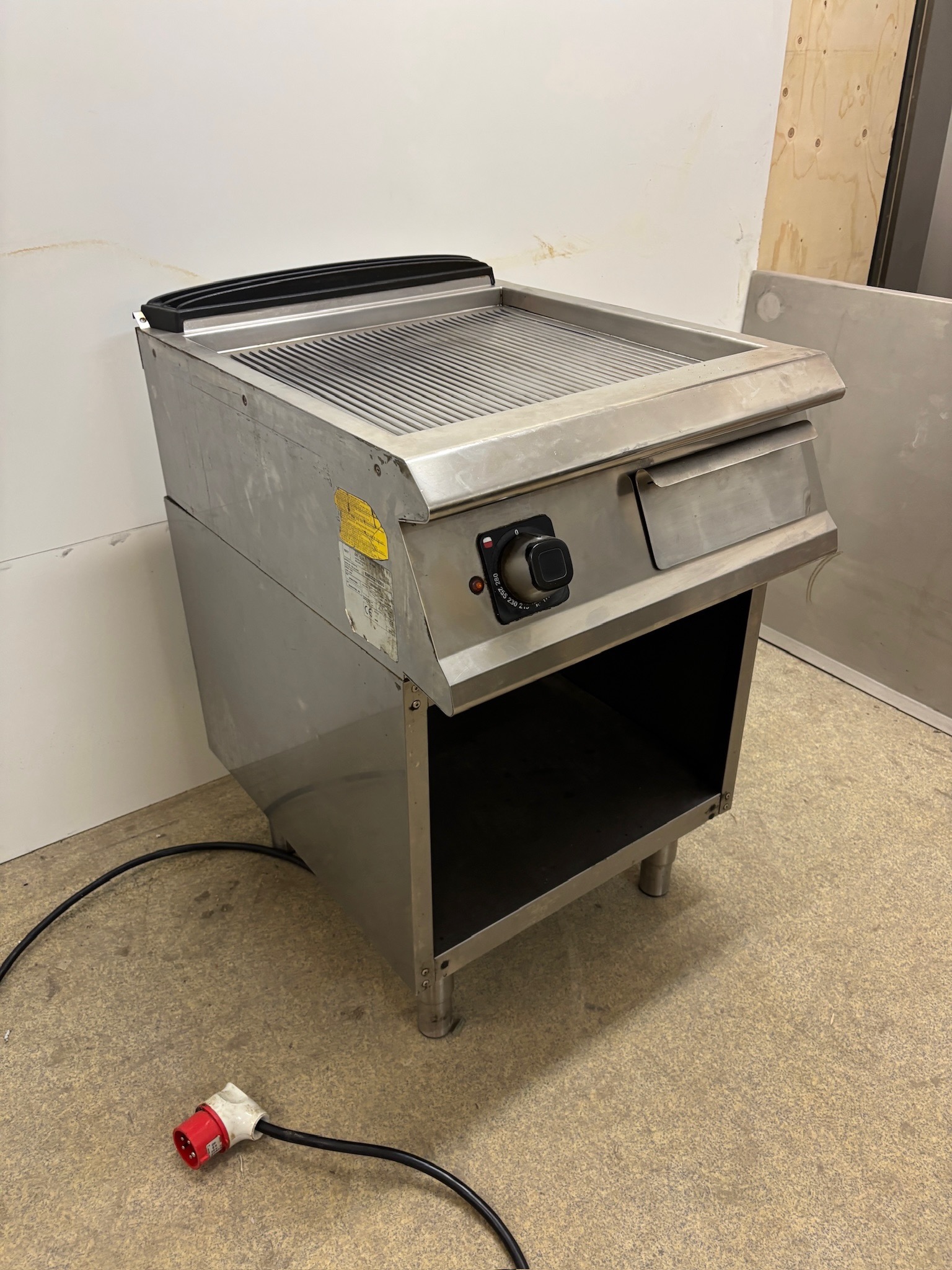 SELT / SOLD Grillvapor Olis grillpanna og undirborðB60 x D73 x H91 sm. 4