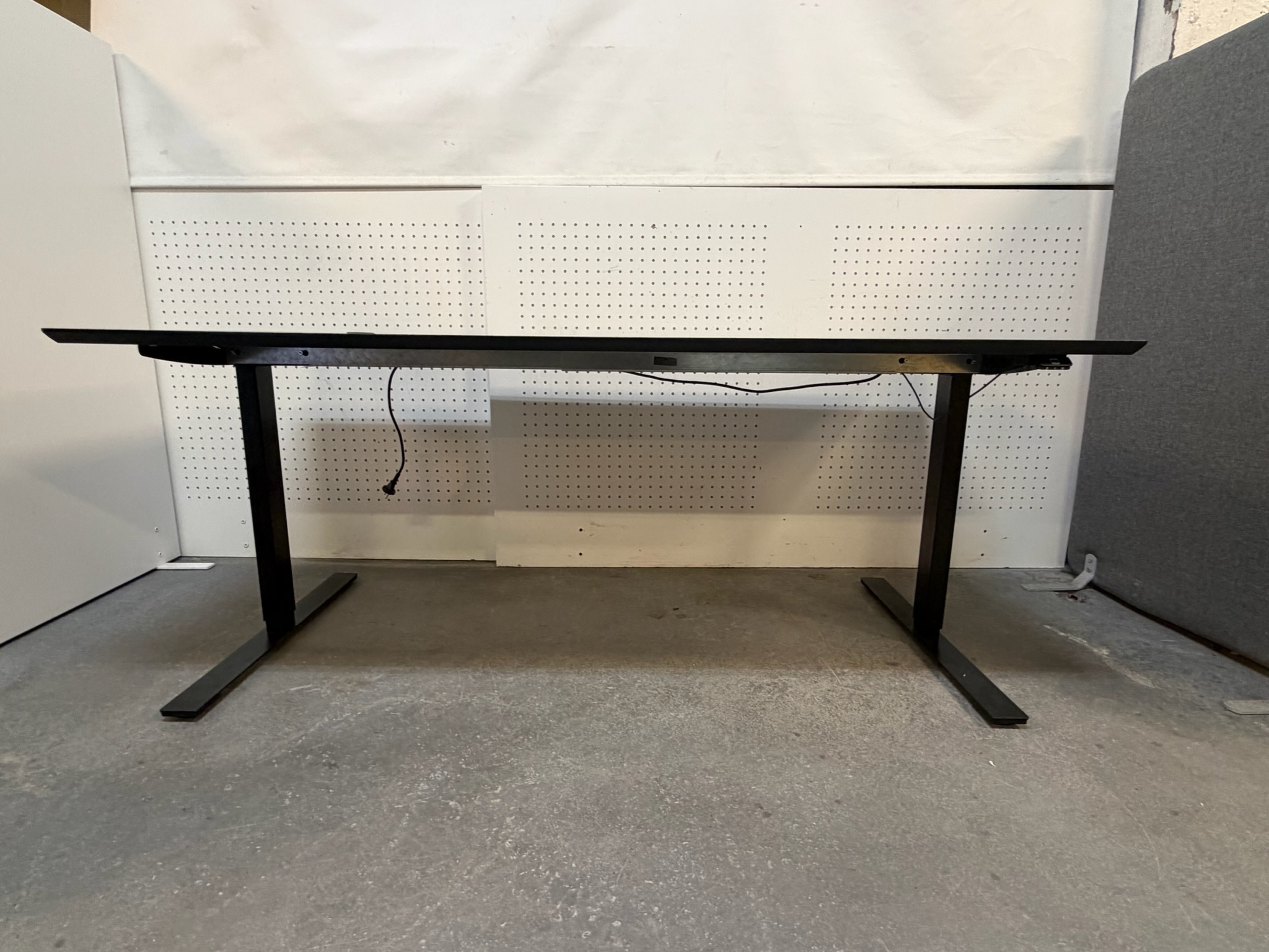 SELT / SOLD Dencon rafmagnsborð frá Pennanum, B160xD80sm. 6