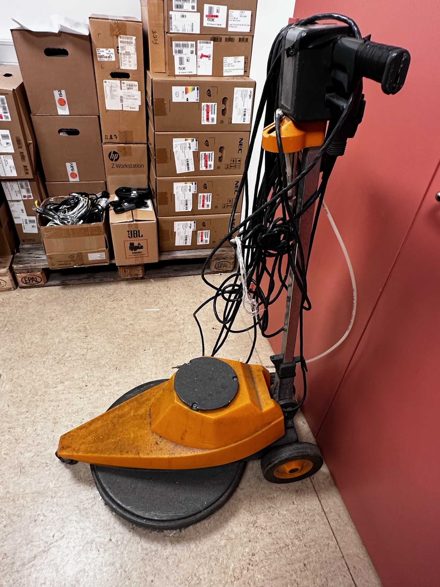 SELT / SOLD Taski skúringarvél 2