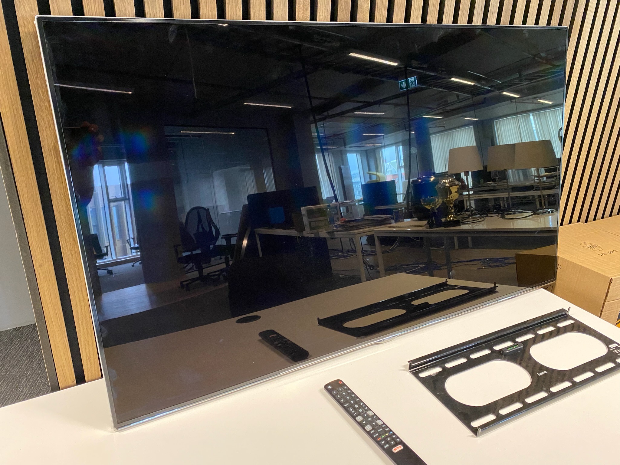 SELT / SOLD Samsung Sjónvarp 46'' með veggfestingu 2