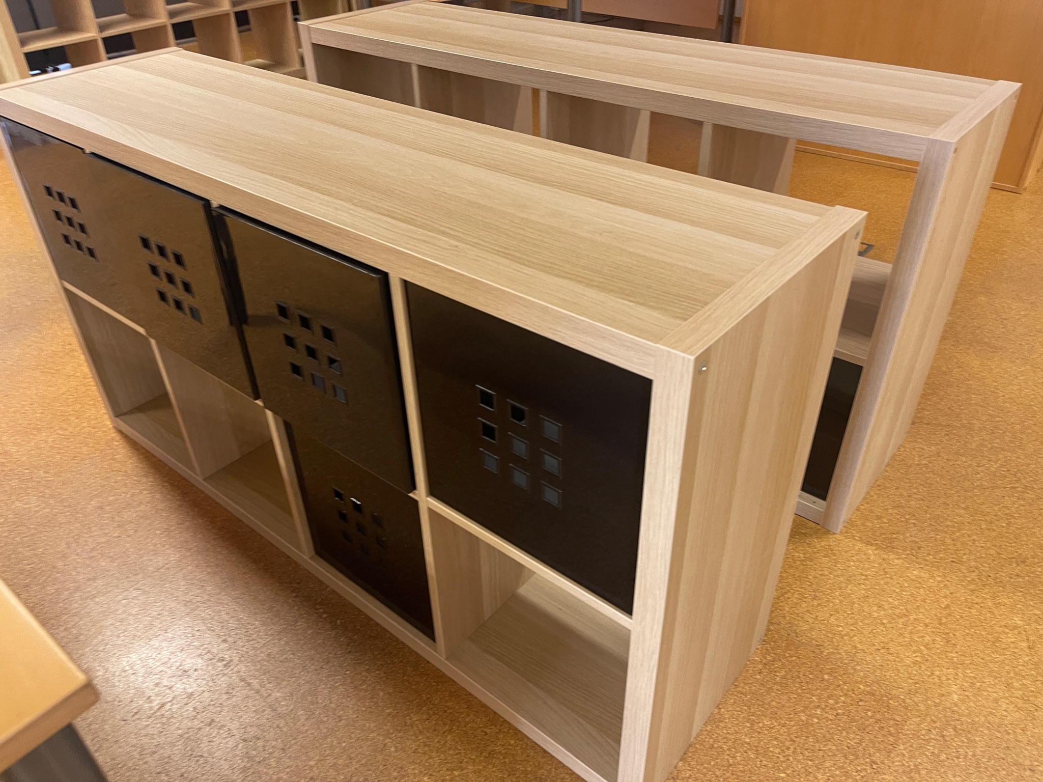 SELT / SOLD IKEA KALLAX 2x4 hillur - 2 stk til 3