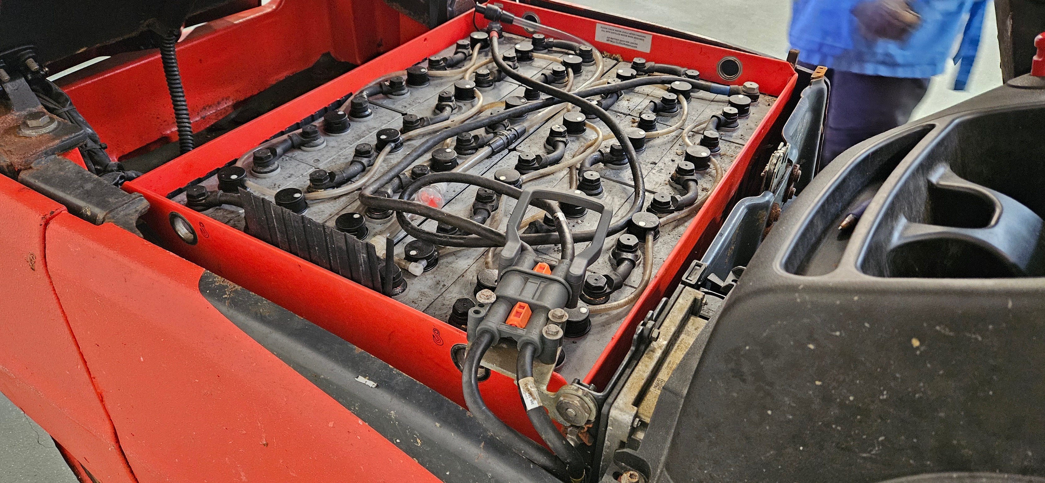 SELT / SOLD Linde E18PH-02 lyftari, 1334 tímar (2020) 14