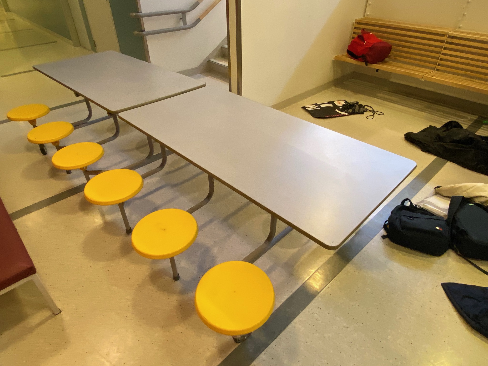 SELT / SOLD - Flott mötuneytisborð fyrir skóla - blátt - fellanlegt - Penninn