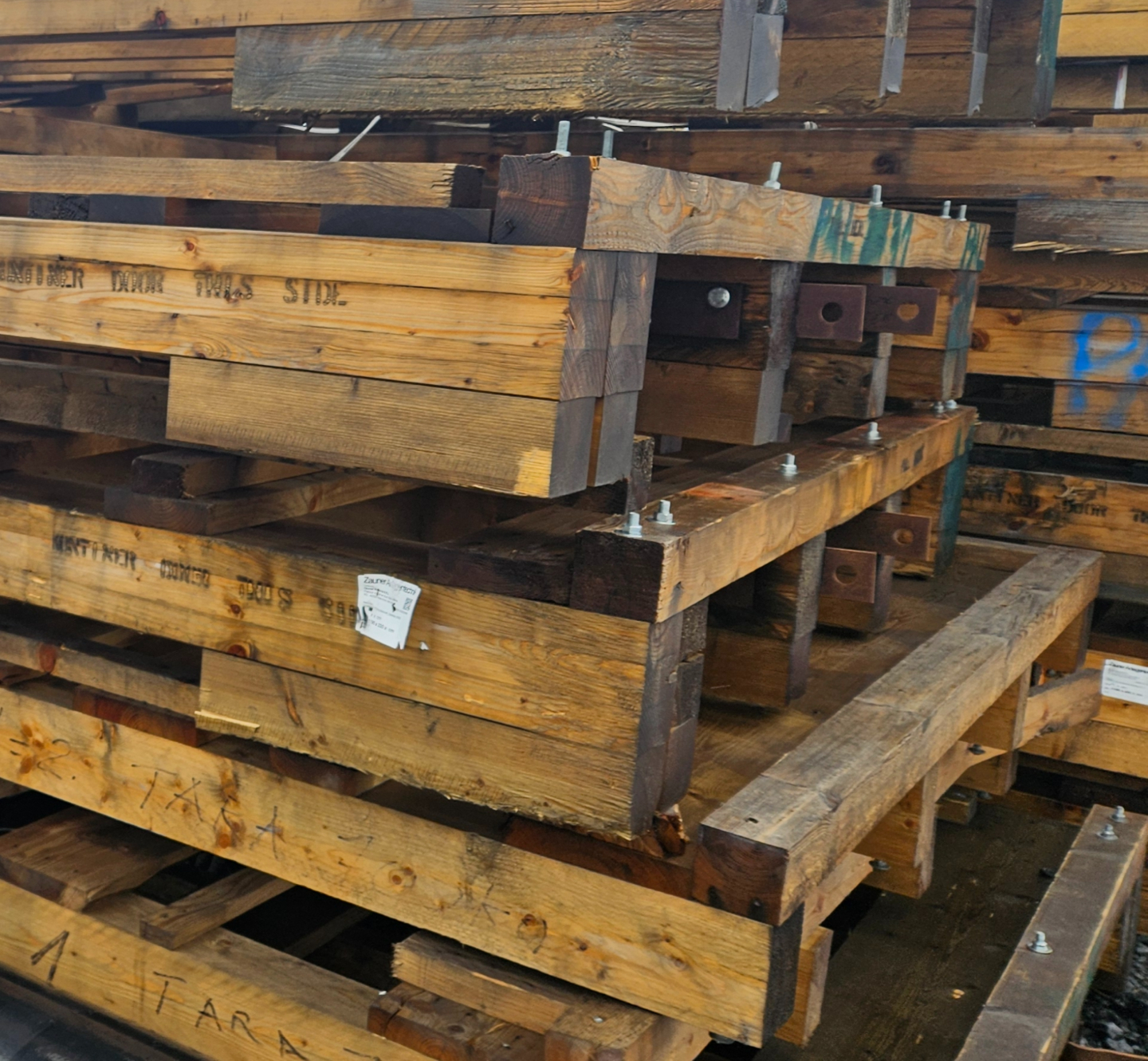 SELT / SOLD Timburrammar dregarar - timburfleti 12x2 - Pnr. 850 Hella 6