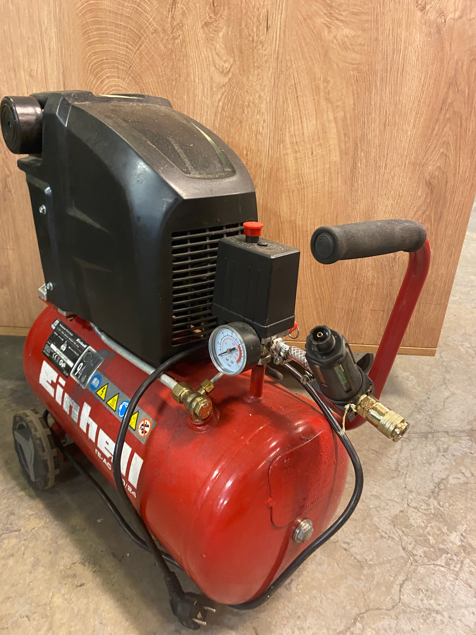 SELT / SOLD - Einhell loftpressa, 24 lítra tankur 2