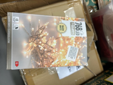 SELT / SOLD Kassar af jólaskrauti 8