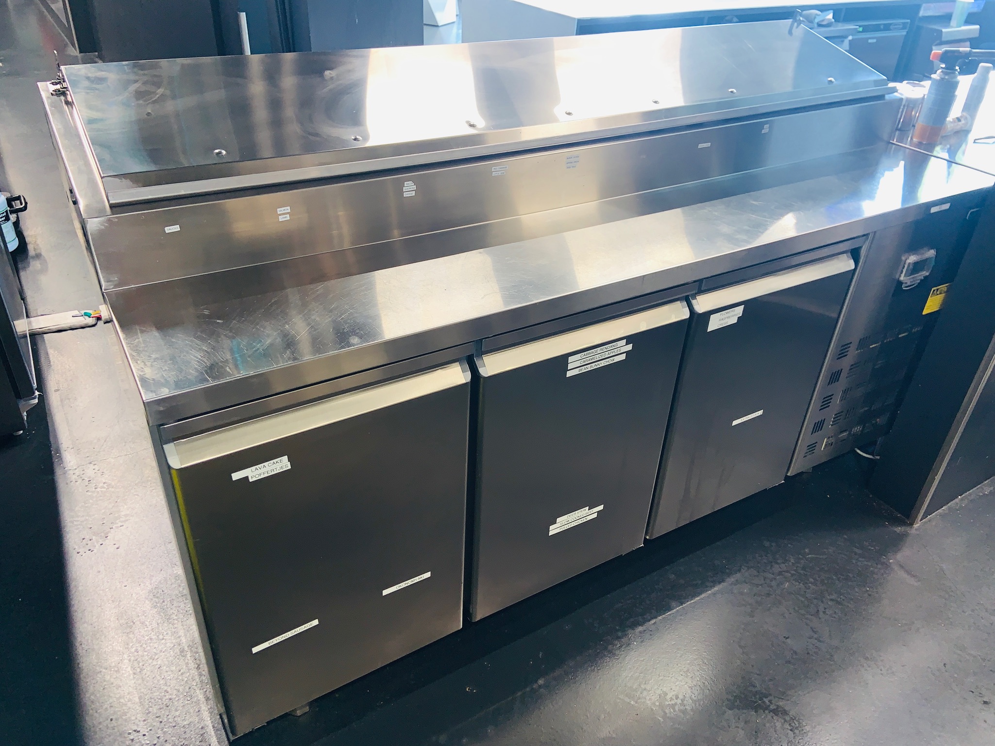Selt/Endurnýtt-CombiSteel salat/pitsuprepborð + 3 kælihólf 2