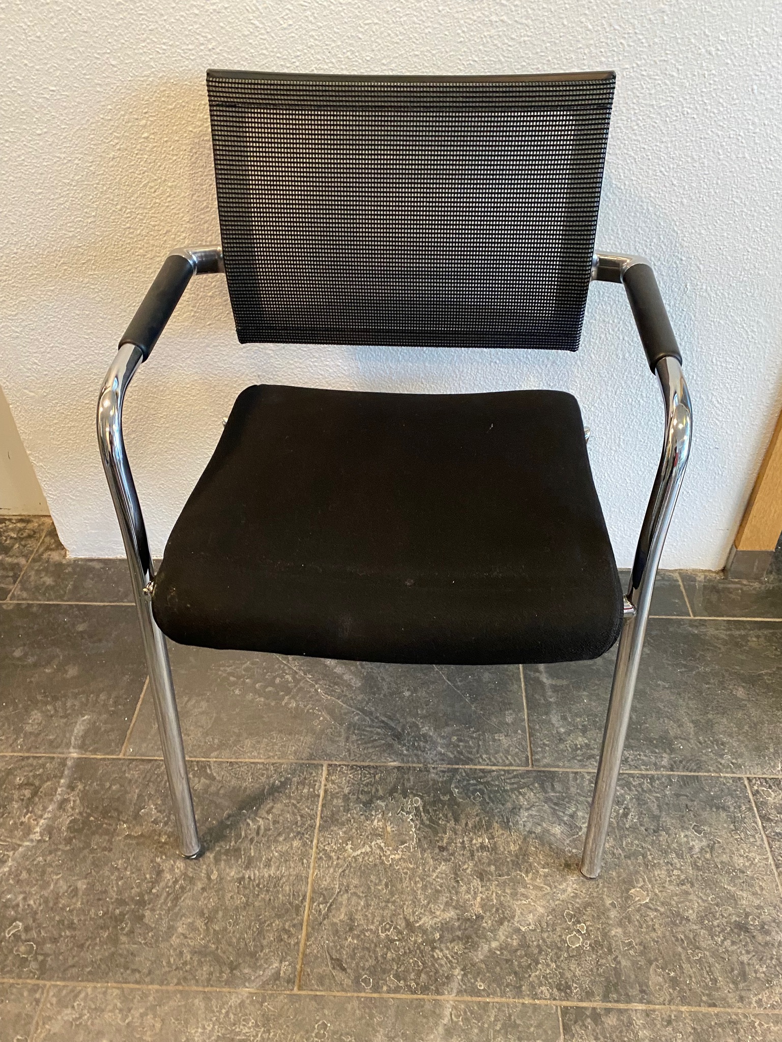 SELT / SOLD Skin fundarstólar frá InnX 3