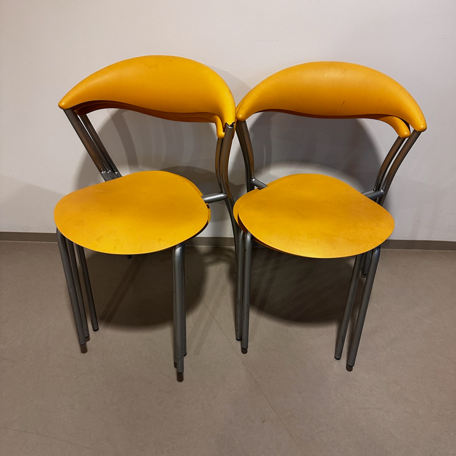 SELT / SOLD Eldhússtólar, staflanlegir