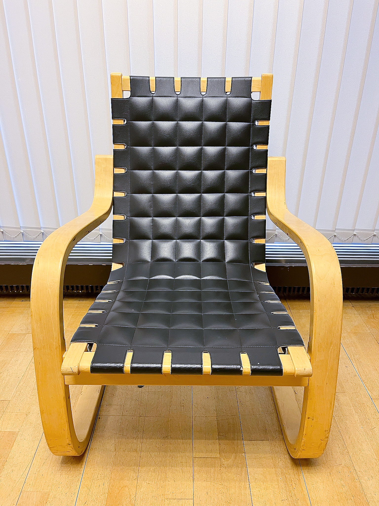 SELT / SOLD Sjaldgæfir Alvar Aalto leður hægindastólar 406, birki (4 stk.)