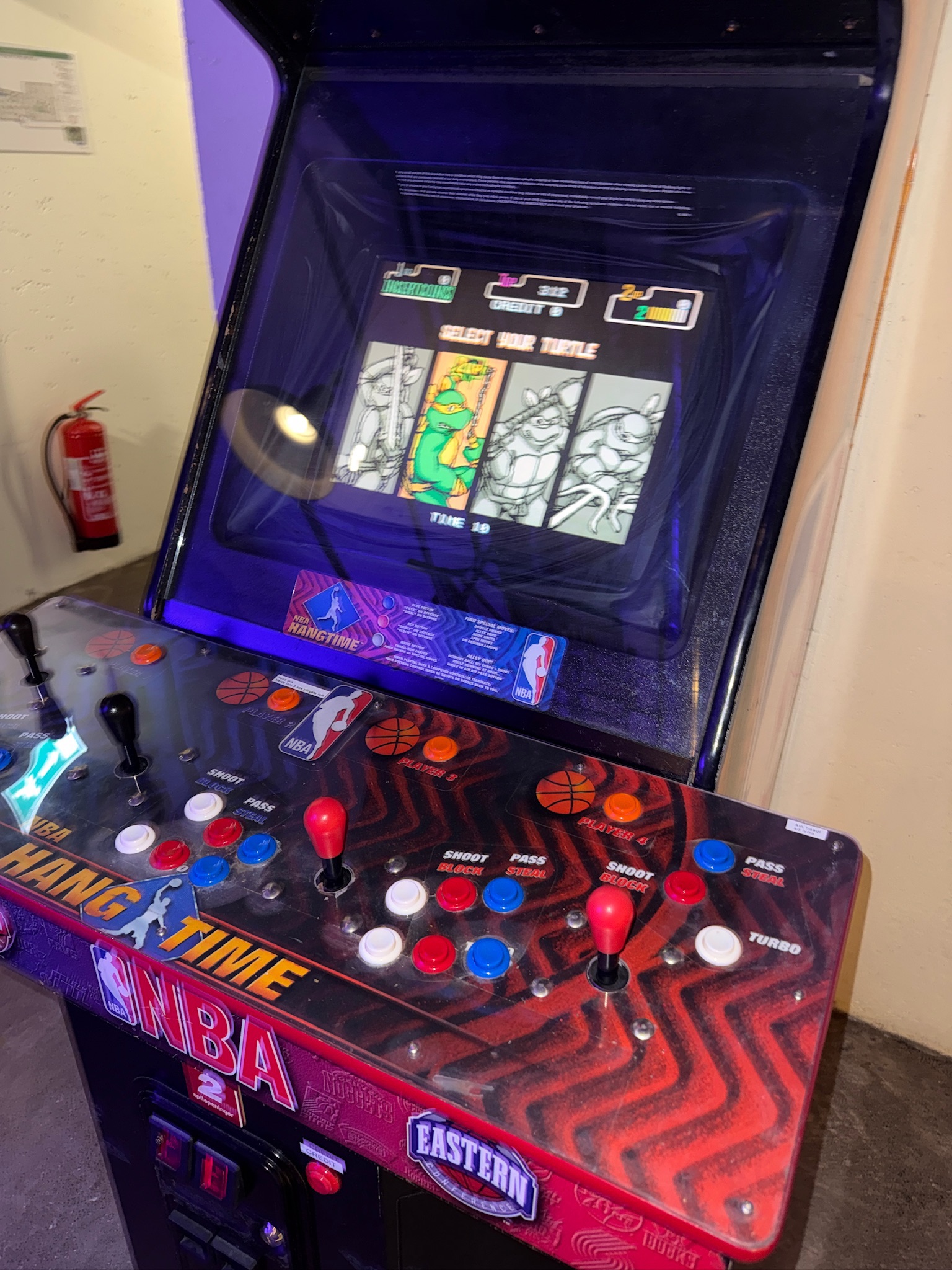 SELT / SOLD Midway NBA Maximum Hangtime spilakassaskápur (1996) 2