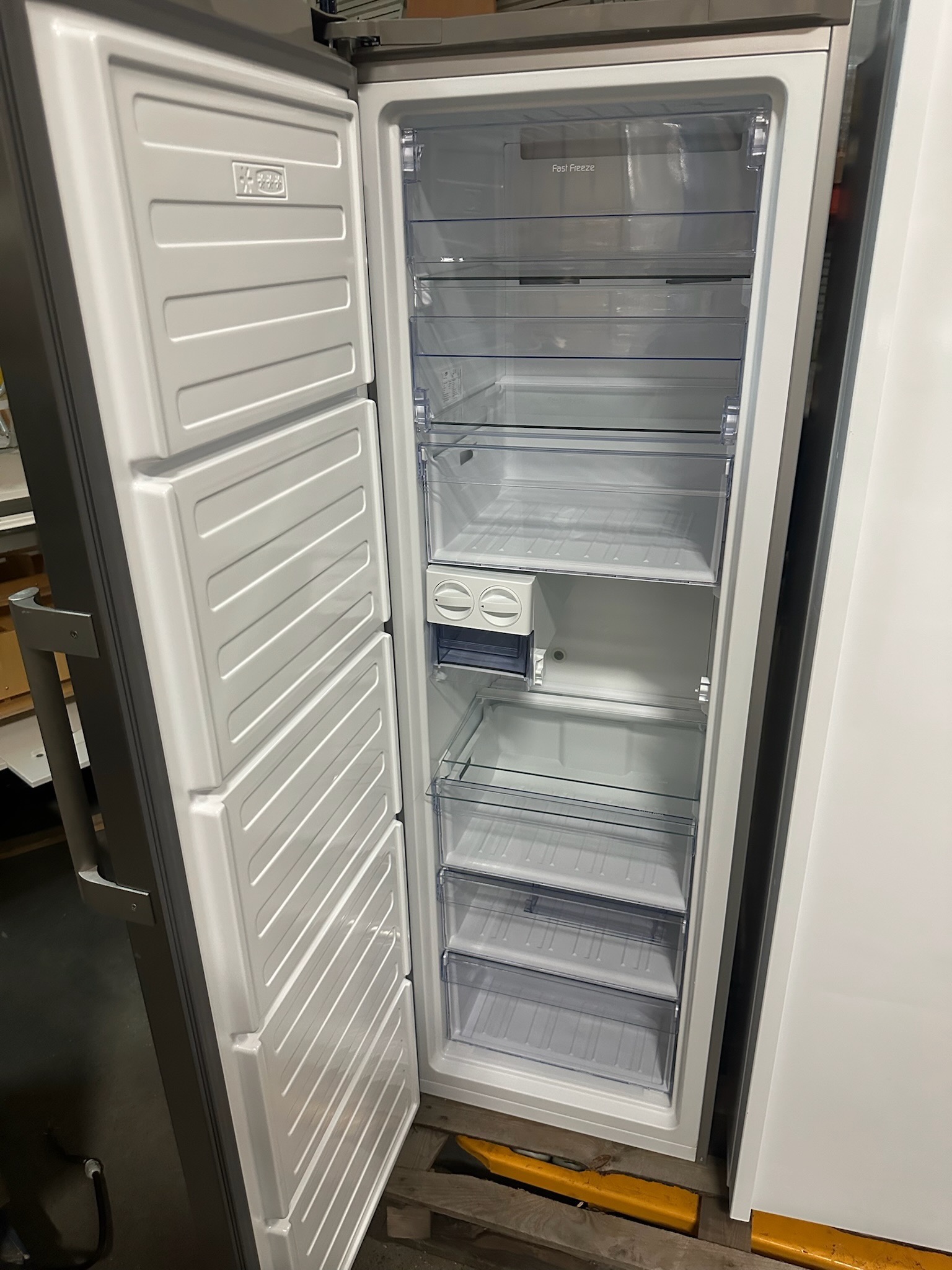 SELT / SOLD Beko frystiskápur., H183 x B61 sm. 5